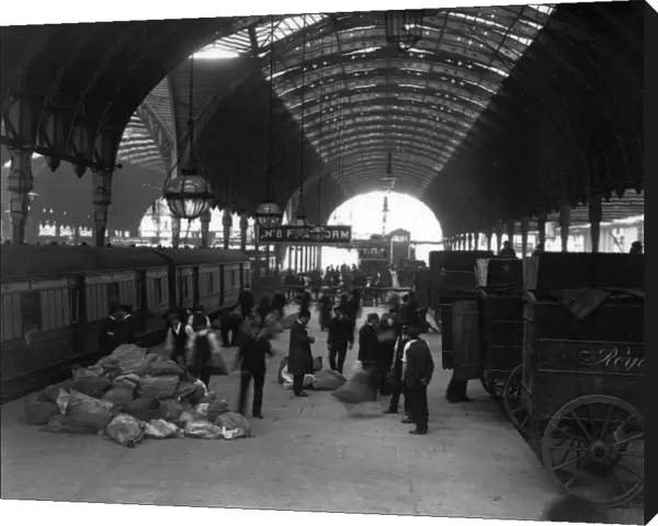 Platform 8 at Paddington Station, 1905