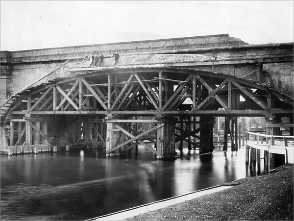 Maidenhead Bridge, c1890