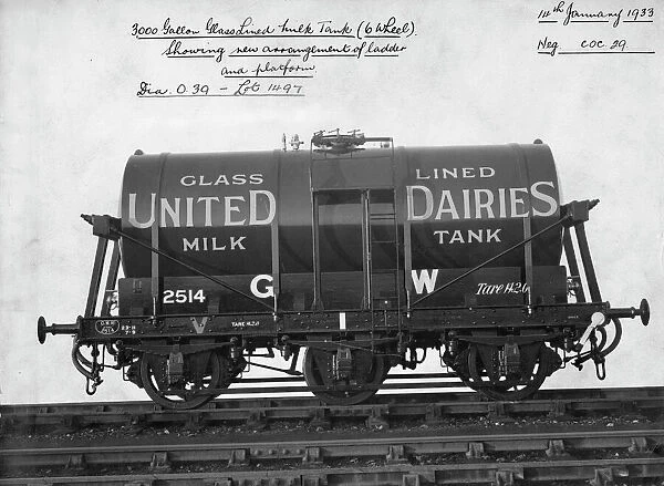 3000-gallon-united-dairies-milk-tank-107