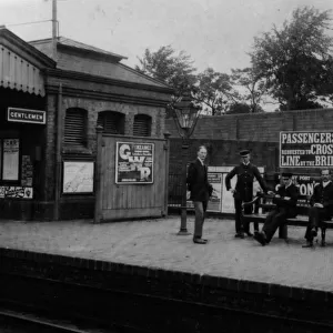 Worcestershire Stations Framed Print Collection: Evesham Station