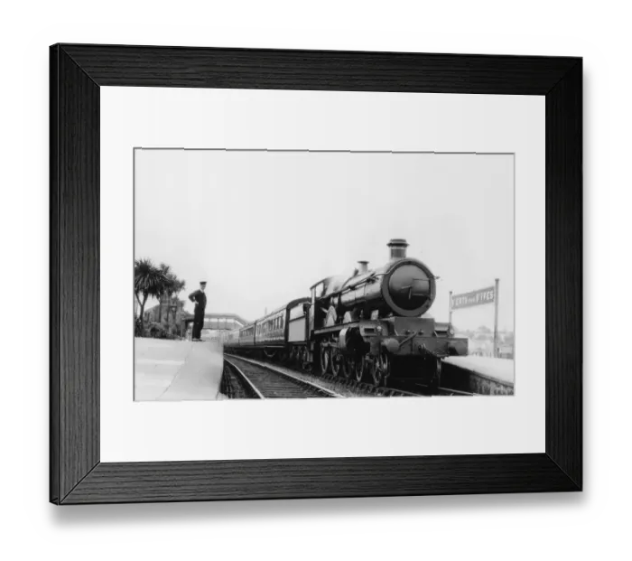 Framed Print : Star Class Locomotive at St Erth Station, Cornwall, c. 1920