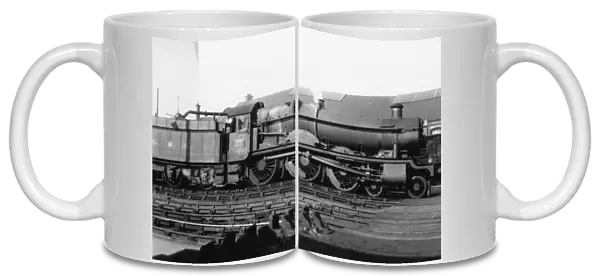 Hall Class locomotive No. 5951, Clyffe Hall