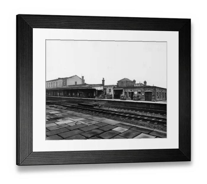 Framed Print : Swindon Junction, Platform 3, 28th January 1970 Framed Print : Swindon Junction, Platform 3, 28th January 1970