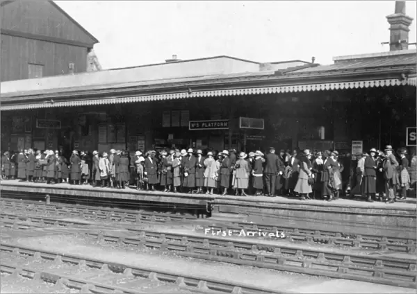 Passengers waiting on Platform 5, c. 1920s