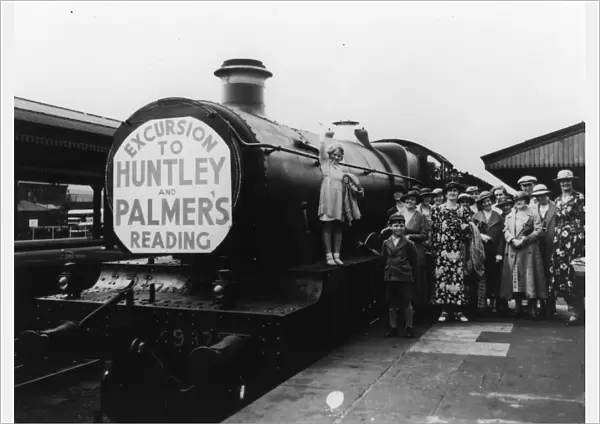Excursion train to Huntley and Palmers in Reading, August 1934
