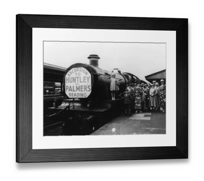 Framed Print : Excursion train to Huntley and Palmers in Reading, August 1934 Framed Print : Excursion train to Huntley and Palmers in Reading, August 1934