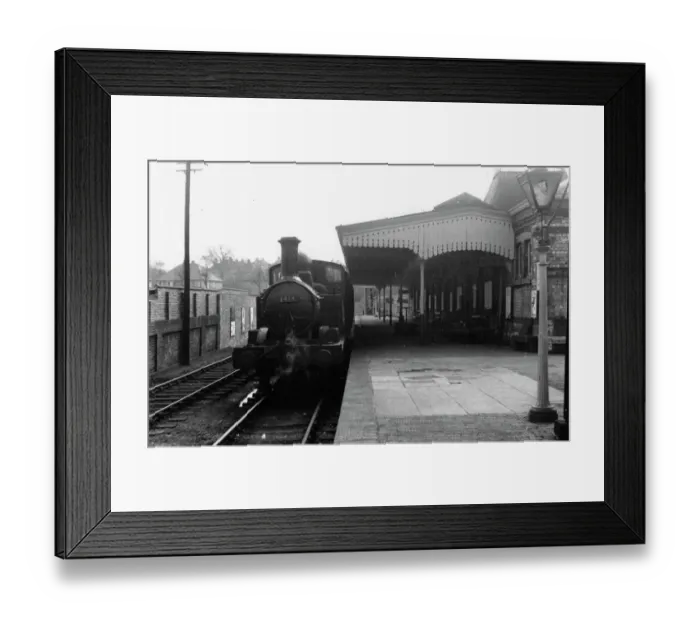 Framed Print : Stourbridge Town Station, Worcestershire, c. 1950s Framed Print : Stourbridge Town Station, Worcestershire, c. 1950s