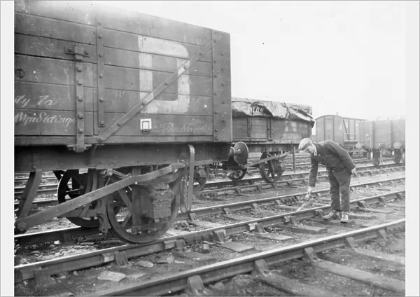 Goods shunter laying a skid in front of wagon, 1934