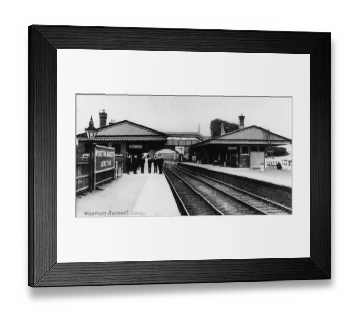 Framed Print : Wootton Bassett Junction Station, c. 1920 Framed Print : Wootton Bassett Junction Station, c. 1920