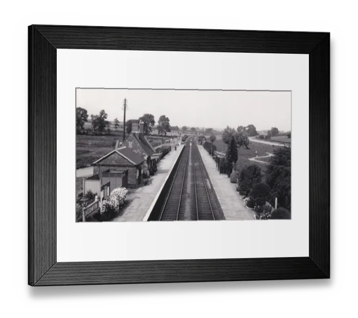 Framed Print : Bedwyn Station, c. 1930 Framed Print : Bedwyn Station, c. 1930