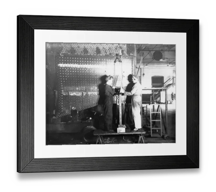 Framed Print : Women working on a locomotive boiler in Swindon Work during WW2 Framed Print : Women working on a locomotive boiler in Swindon Work during WW2