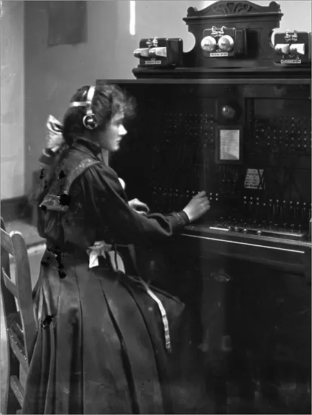 Female telegraph operator, 1910