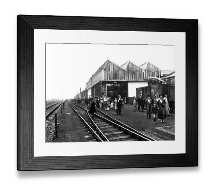 Framed Print : Swindon Works staff boarding Trip trains in 1934