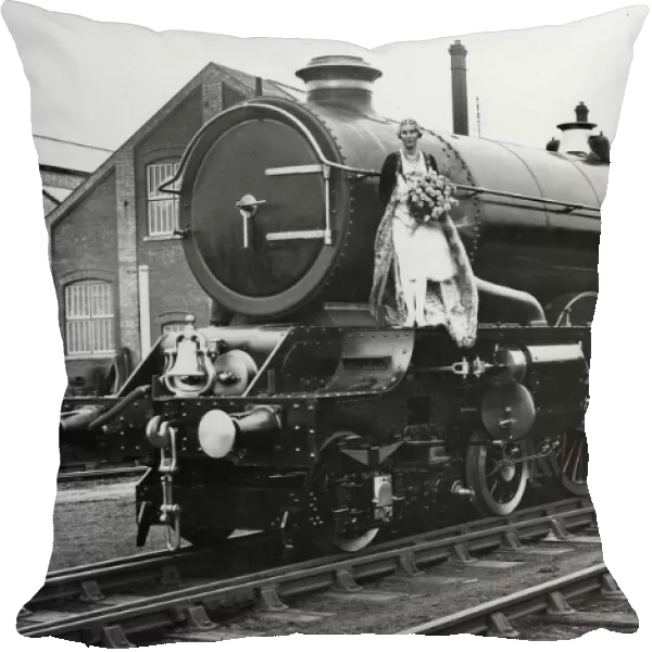 Railway Queen Mabel Kitson on King George V at Swindon, 1928