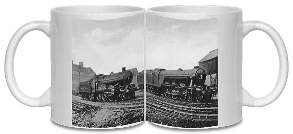 GWR Pendennis Castle and LNER, Flying Fox at Kings Cross, 1925