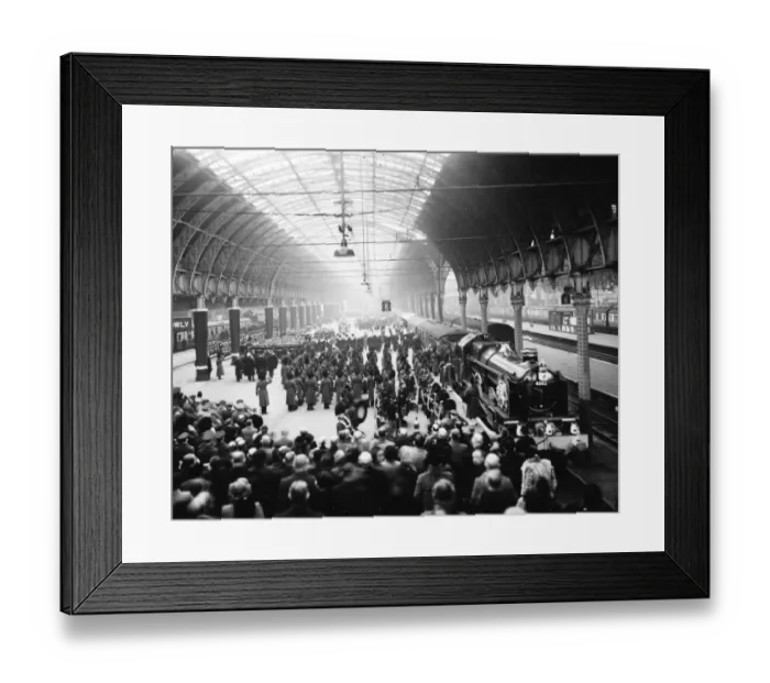 Framed Print : No 4082, Windsor Castle, hauling the funeral train of King George VI, February 1952 Framed Print : No 4082, Windsor Castle, hauling the funeral train of King George VI, February 1952