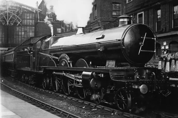 No. 111, The Great Bear at Paddington Station, c. 1910