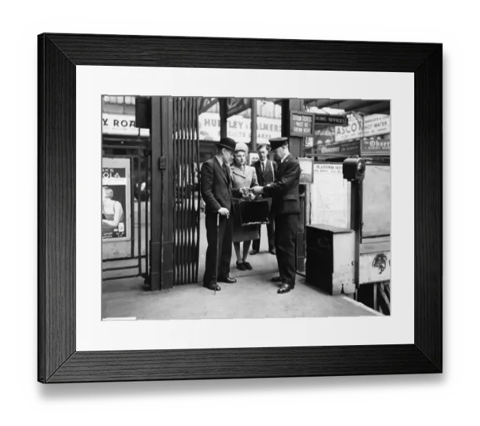 Framed Print : Ticket barrier at Paddington Station, London, c. 1940
