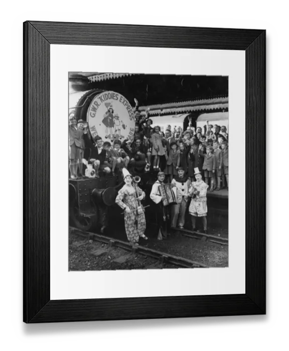 Framed Print : GWR Kiddies Express, 1946 Framed Print : GWR Kiddies Express, 1946