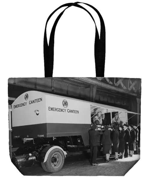Mobile emergency canteen at Paddington Station, during WWII