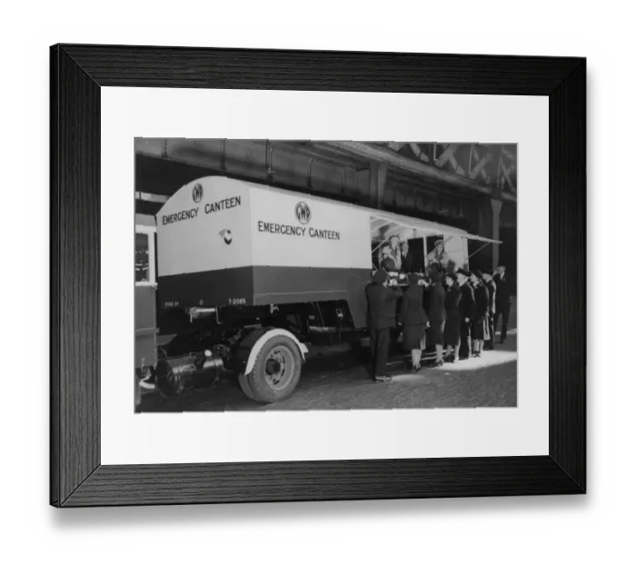 Framed Print : Mobile emergency canteen at Paddington Station, during WWII