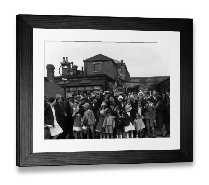 Framed Print : Families gather for the annual Swindon Works Trip, 1932 Framed Print : Families gather for the annual Swindon Works Trip, 1932
