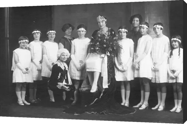 Railway Queen, Mabel Kitson, with her attendants 1927