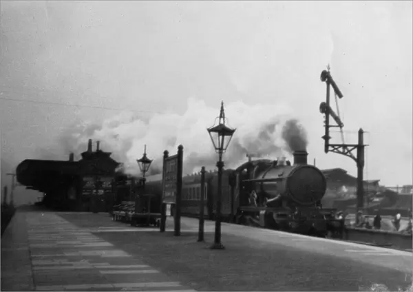 Cheltenham Flyer at Didcot Station, Oxfordshire, c. 1930s