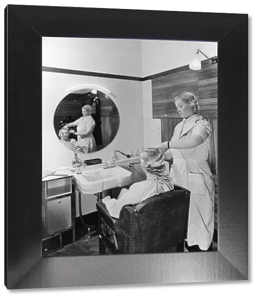 Ladies Hairdressing Salon, Great Western Royal Hotel, Paddington, 1930