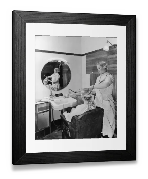 Framed Print : Ladies Hairdressing Salon, Great Western Royal Hotel, Paddington, 1930 Framed Print : Ladies Hairdressing Salon, Great Western Royal Hotel, Paddington, 1930