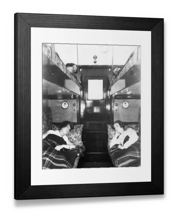 Framed Print : GWR Third class sleeping carriage, 1928
