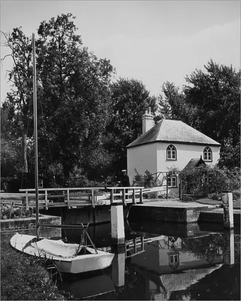 Whitchurch Lock, Pangbourne, August 1939