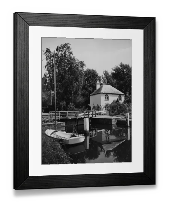 Framed Print : Whitchurch Lock, Pangbourne, August 1939 Framed Print : Whitchurch Lock, Pangbourne, August 1939