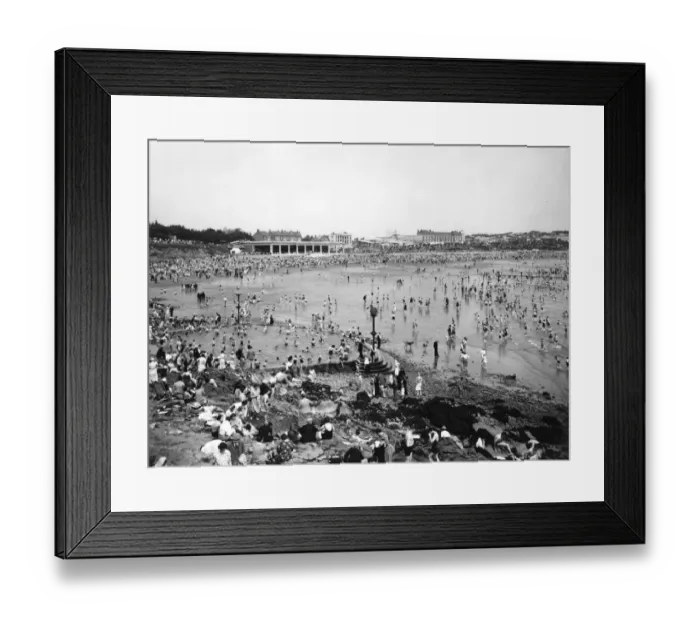 Framed Print : Barry Island, Wales, August 1938 Framed Print : Barry Island, Wales, August 1938