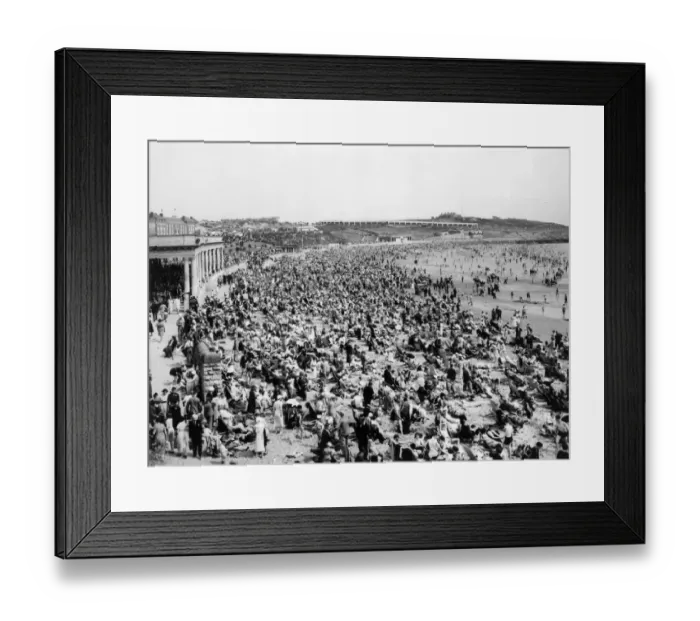 Framed Print : Barry Island Beach, Wales, August 1938