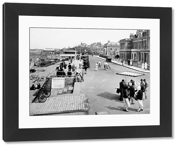 Burnham-on-Sea beach and esplanade, August 1933