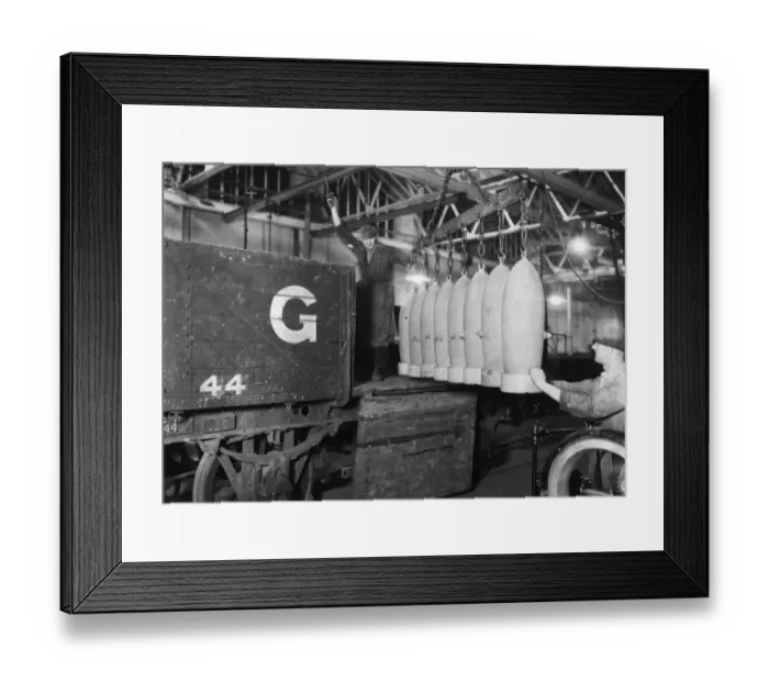 Framed Print : 250lb Bombs at the Swindon Works, early 1940s Framed Print : 250lb Bombs at the Swindon Works, early 1940s