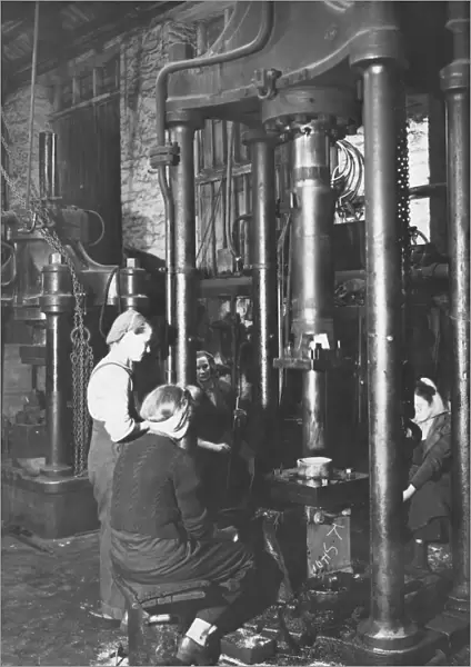 War time work in Q Shop at Swindon Works, 1942