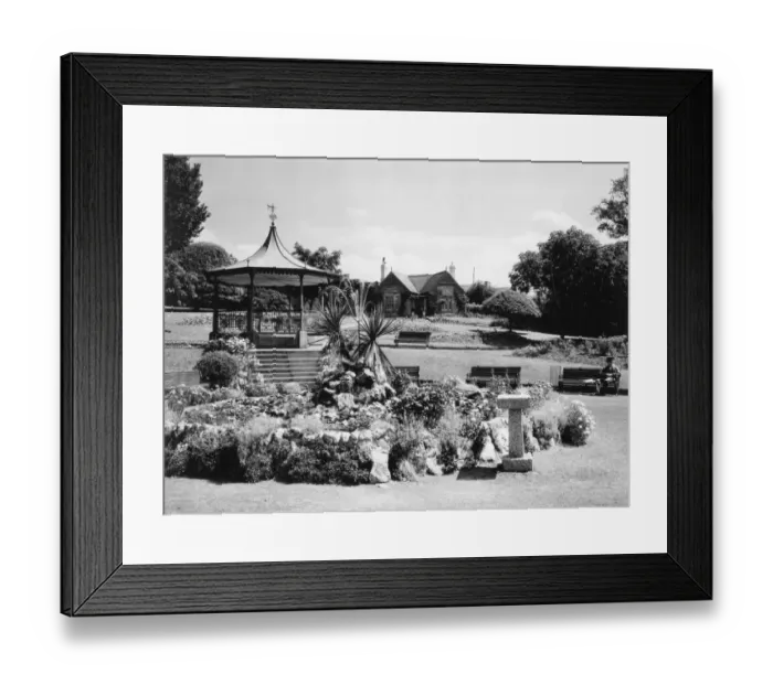 Framed Print : Victoria Gardens, Truro, Cornwall, c. 1920s Framed Print : Victoria Gardens, Truro, Cornwall, c. 1920s