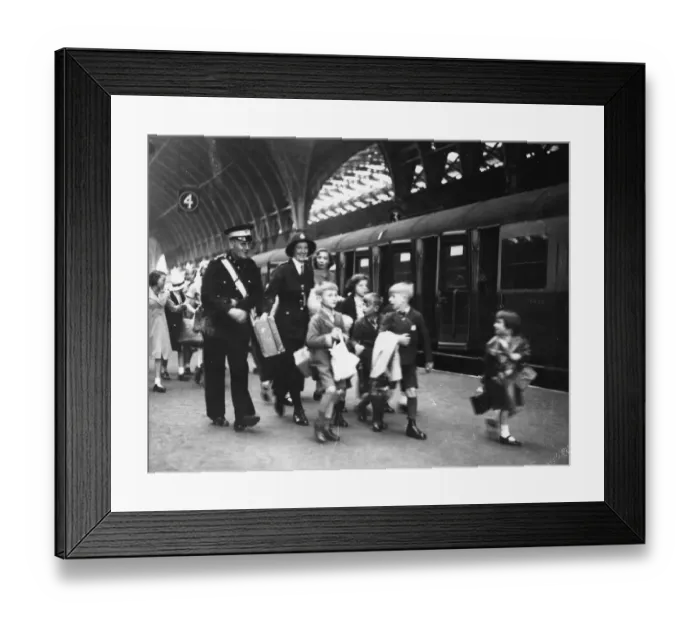 Framed Print : Evacuees at Paddington Station in 1939