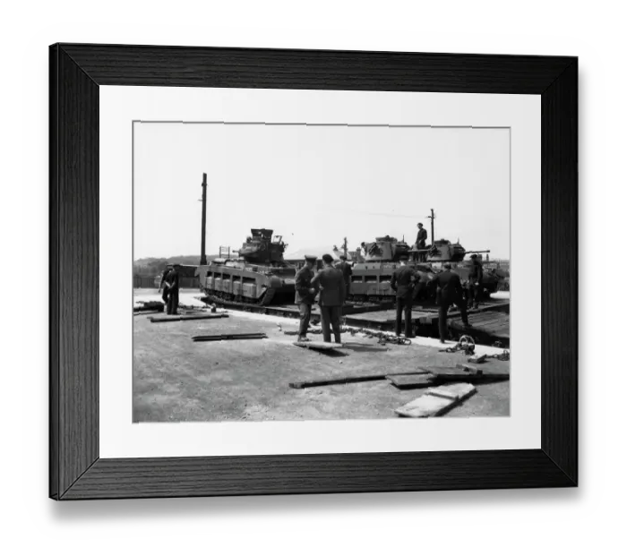 Framed Print : Tanks being loaded onto Rectank flat wagons, c. 1940