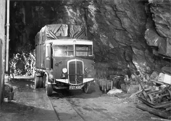 GWR lorry delivering paintings from the National Gallery to a slate mine in Wales in 1940