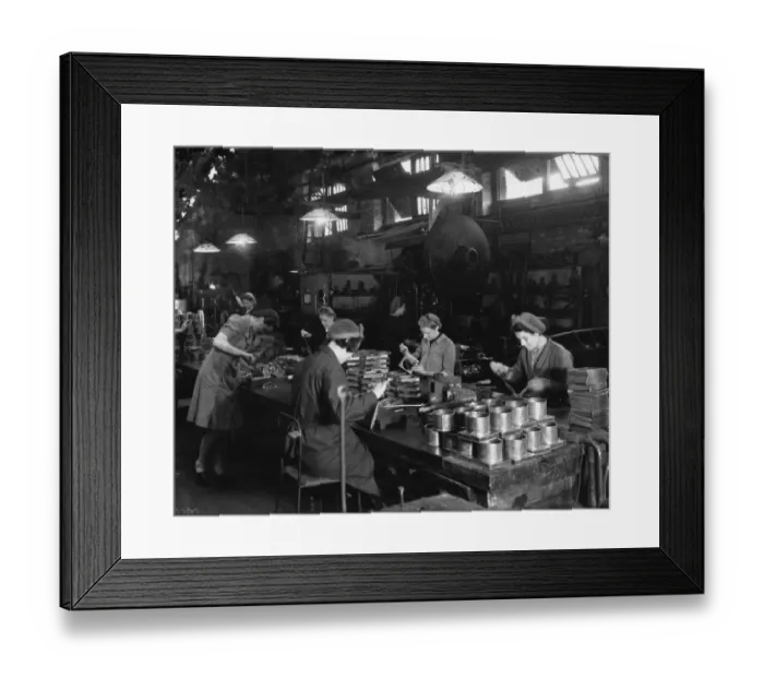 Framed Print : Female employees at Swindon Works making lamps, c. 1940 Framed Print : Female employees at Swindon Works making lamps, c. 1940