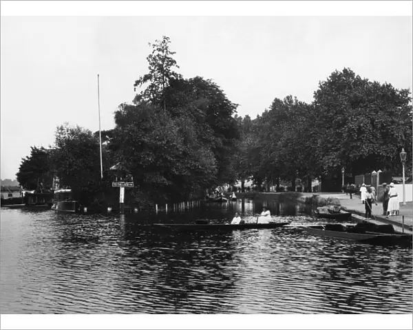 Reading, River Thames, July 1925