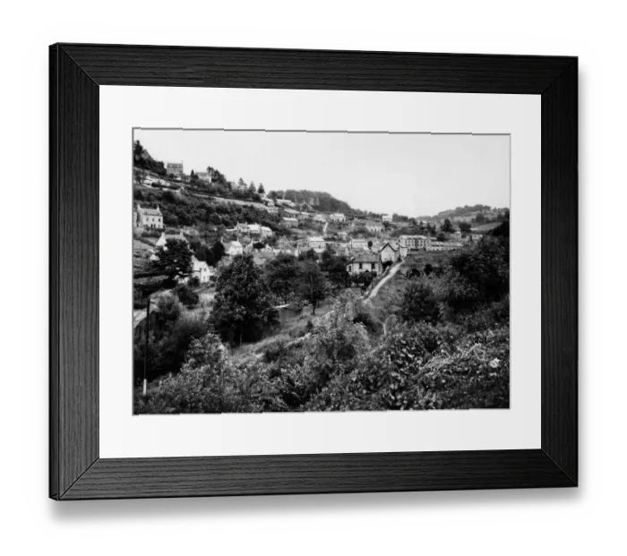 Framed Print : Chalford, Cotswolds, Gloucestershire, June 1937 Framed Print : Chalford, Cotswolds, Gloucestershire, June 1937