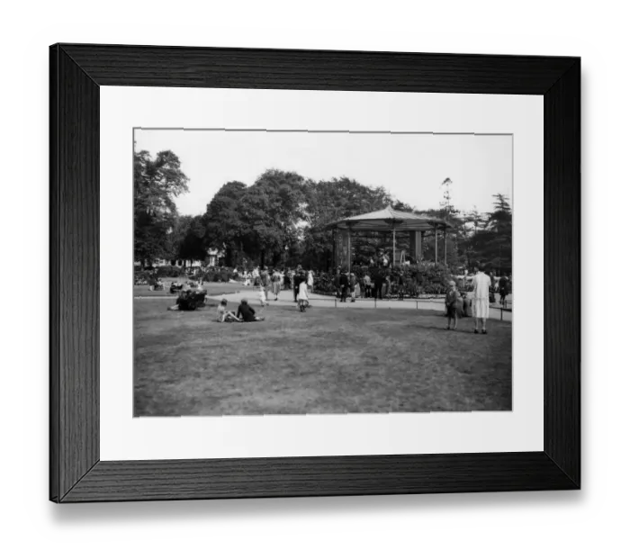 Framed Print : Royal Pump Room Gardens, Leamington Spa, c. 1927