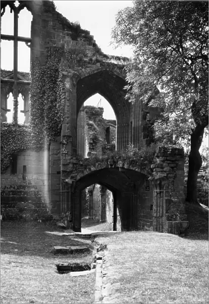 Entrance to Banquet Hall at Kenilworth Castle, July 1935