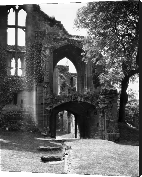 Entrance to Banquet Hall at Kenilworth Castle, July 1935