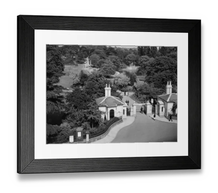 Framed Print : Entrance to Jephson Gardens, Leamington Spa, Warwickshire Framed Print : Entrance to Jephson Gardens, Leamington Spa, Warwickshire