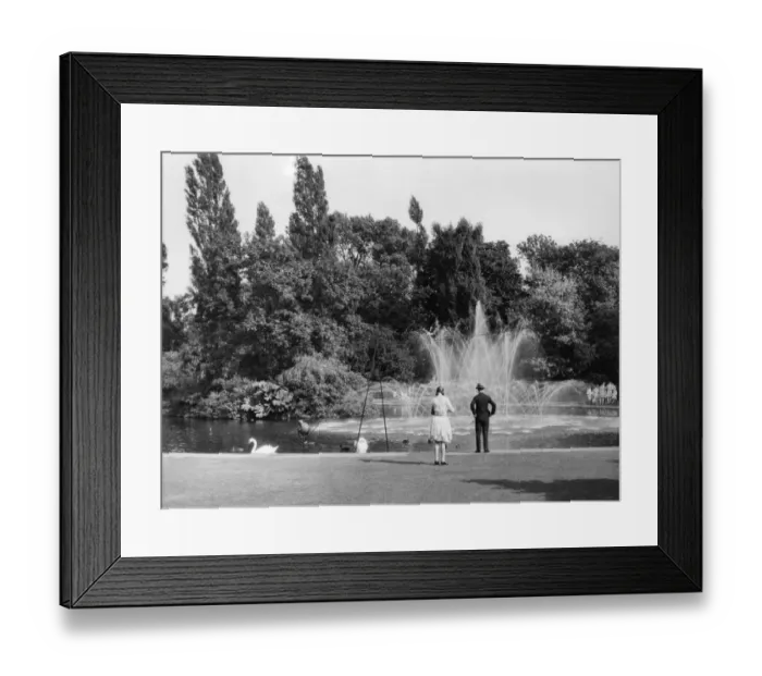 Framed Print : Jephson Gardens, Leamington Spa, 1920s Framed Print : Jephson Gardens, Leamington Spa, 1920s